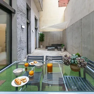 Chic And Modern In Gracia Apartment